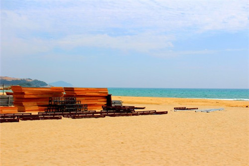 为什么大气层里会有云朵（大气层在云的上面还是下面）